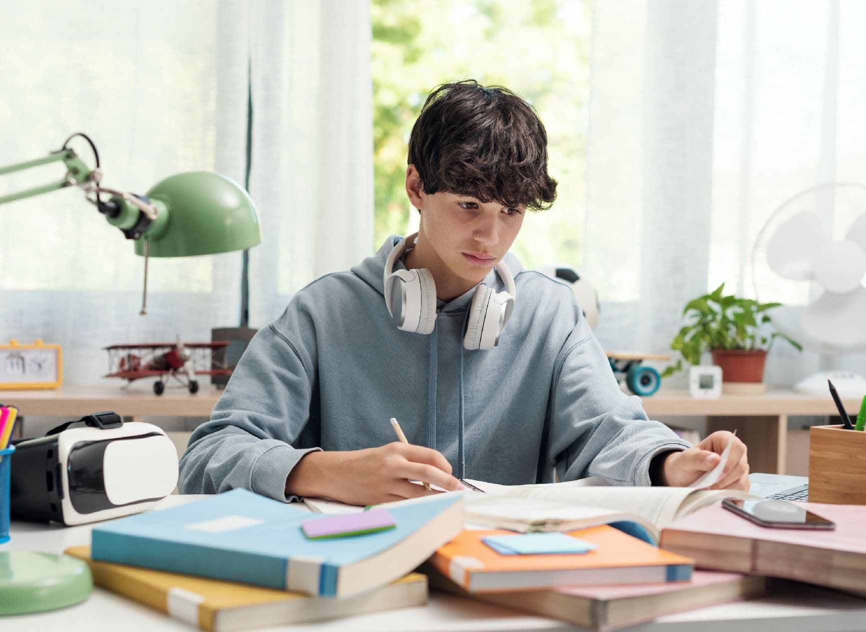 boy_studying
